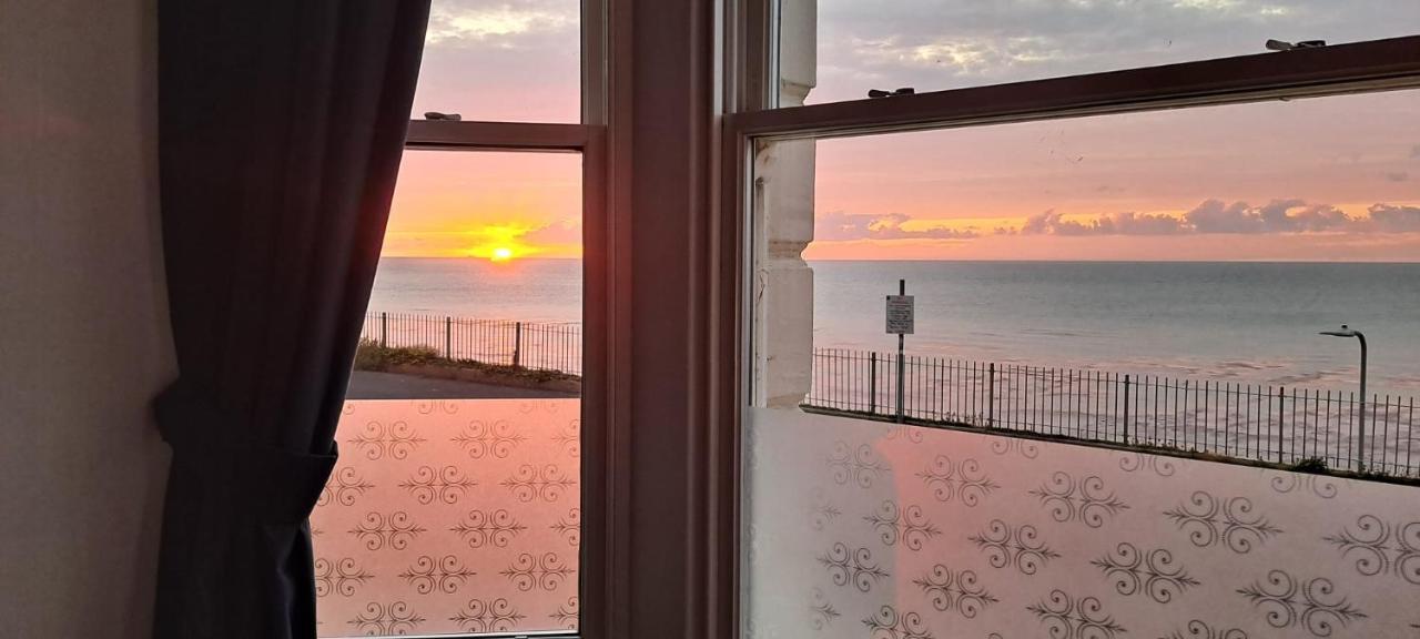 Uninterrupted Sea Views Apartment *