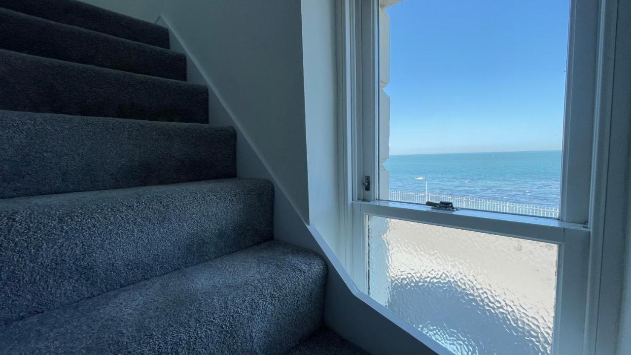 Uninterrupted Sea Views *